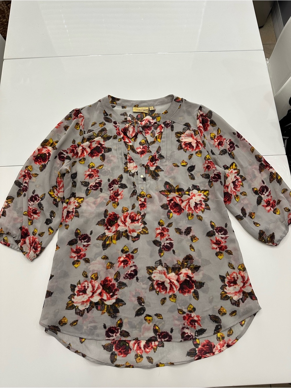 Princess Vera Wang Gray Floral Chiffon Henley Blouse Size XL
